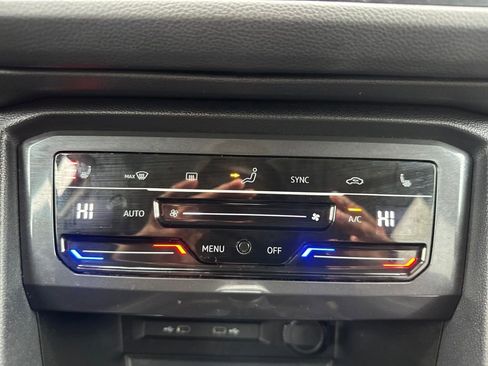 Used 2024 Volkswagen Tiguan SE image 17