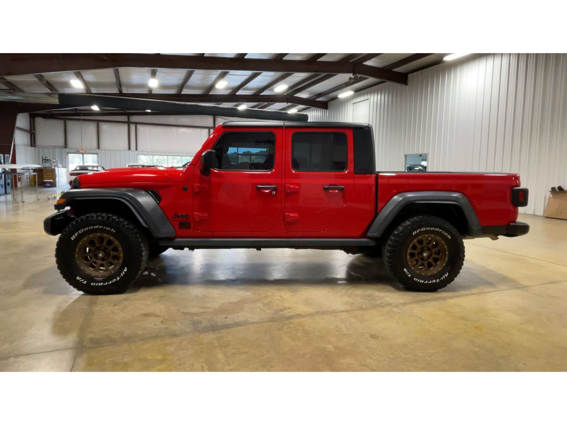 Used 2023 Jeep Gladiator Sport AWD/4WD image 5