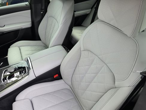 Used 2025 BMW X5 M60i w/ Climate Comfort Package AWD/4WD image 12