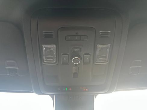 Used 2023 Chevrolet Suburban Premier AWD/4WD image 23