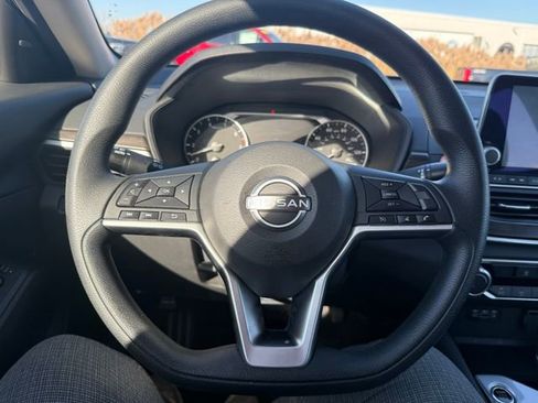 Used 2024 Nissan Altima 2.5 SV image 44