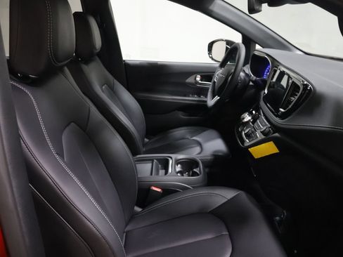 New 2027 Chrysler Pacifica Select AWD/4WD image 16