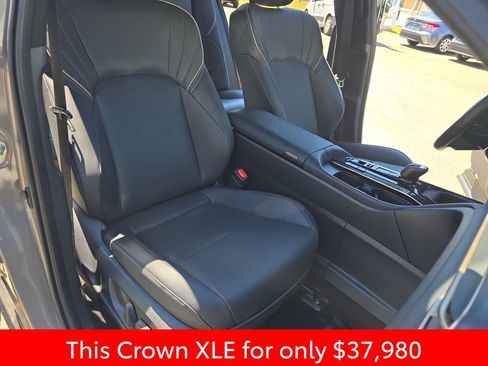Used 2026 Toyota Crown AWD/4WD image 16
