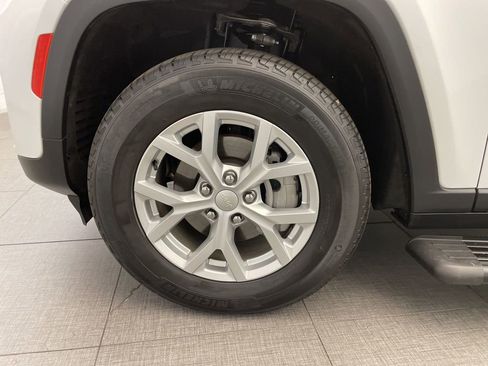 Certified 2023 Jeep Grand Cherokee Limited image 12