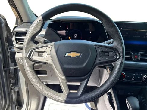 Used 2025 Chevrolet TrailBlazer LT FWD image 13