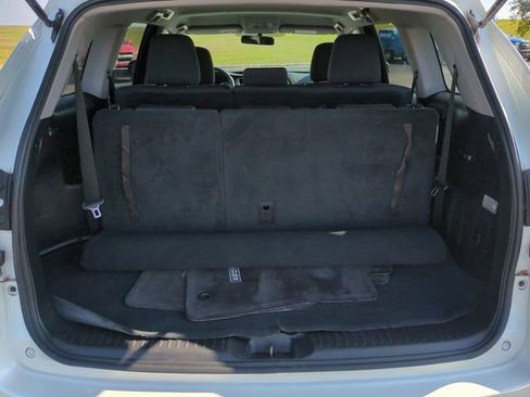 Used 2016 Toyota Highlander LE FWD image 14
