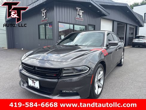 Used 2017 Dodge Charger SXT w/ Rallye Group RWD image 1