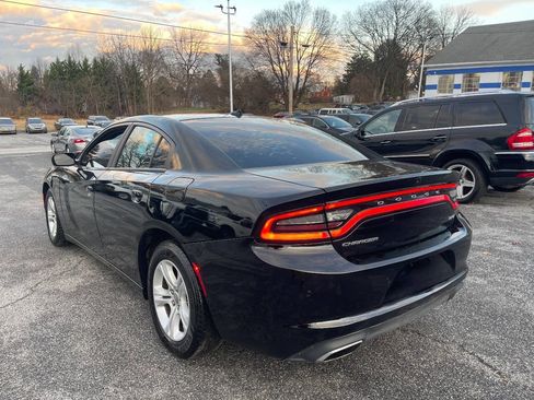Used 2018 Dodge Charger SXT image 4