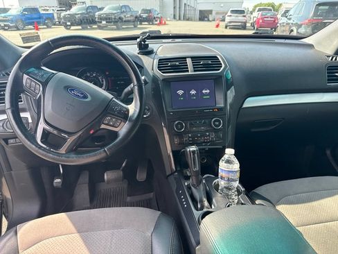 Used 2017 Ford Explorer XLT w/ Equipment Group 202A FWD image 6