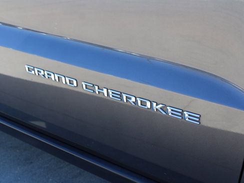 Used 2014 Jeep Grand Cherokee Limited w/ Luxury Group II image 10