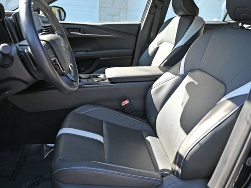 Used 2025 Toyota Camry SE image 14