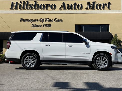 Used 2023 Chevrolet Suburban Premier image 4