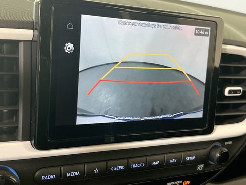 Used 2023 Hyundai Venue Limited FWD image 13