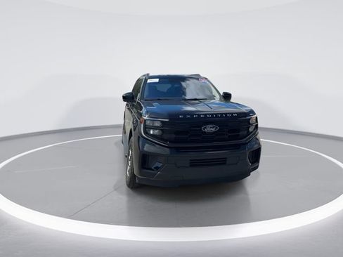 Certified 2025 Ford Expedition Active RWD image 1