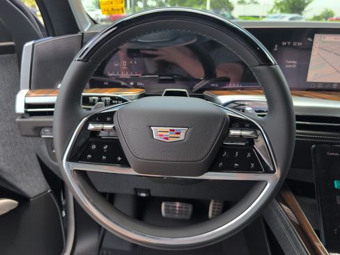 New 2026 Cadillac Escalade Platinum Luxury w/ LPO, Floor Liner Package AWD/4WD image 25
