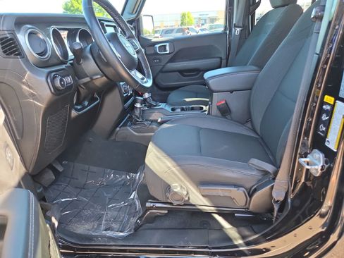 Used 2022 Jeep Wrangler Unlimited Sahara w/ LED Lighting Group AWD/4WD image 19
