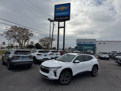 New 2026 Chevrolet Trax LT w/ Sunroof Package image 1