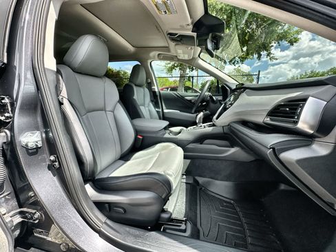 Used 2025 Subaru Outback Limited AWD/4WD image 3