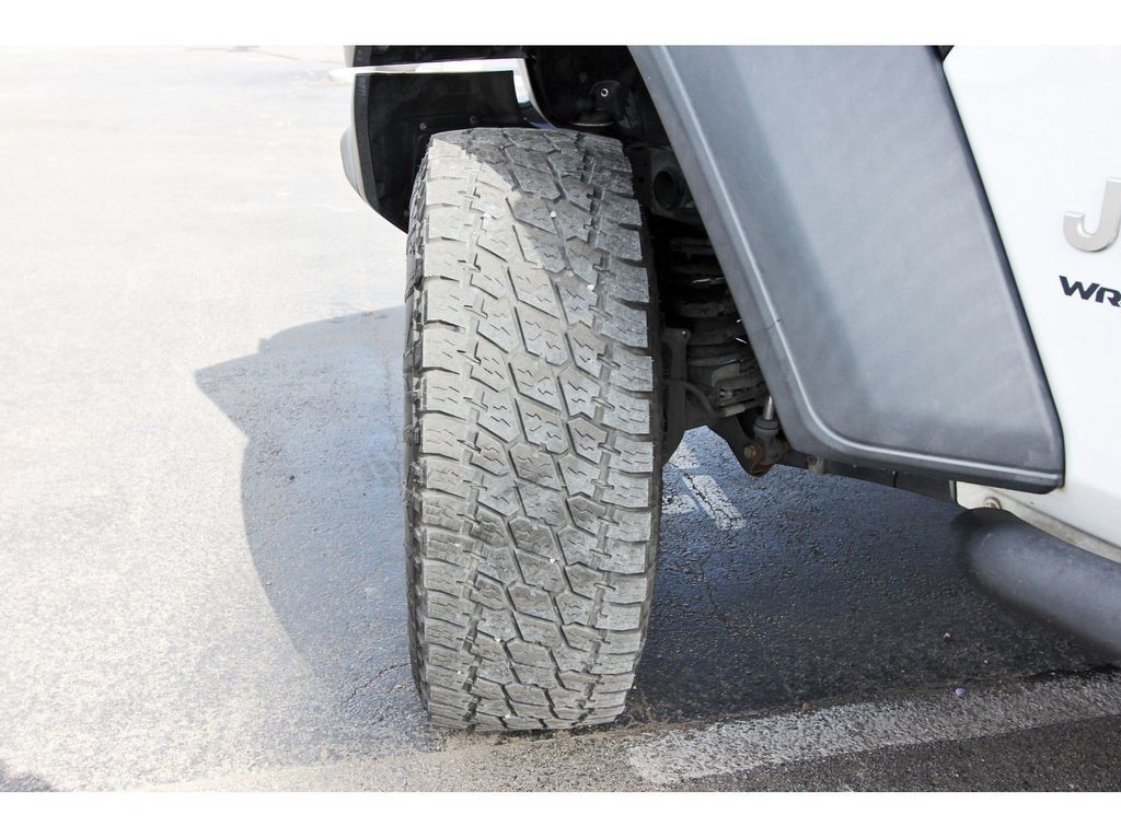 Used 2018 Jeep Wrangler Unlimited Sport AWD/4WD image 32