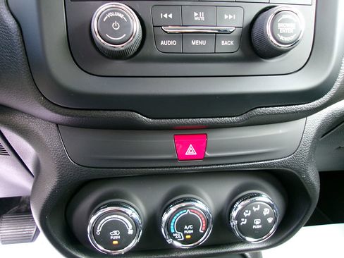 Used 2017 Jeep Renegade Sport w/ Power & Air Group image 16