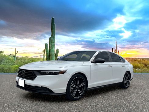 Used 2023 Honda Accord Sport image 2