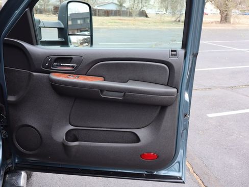 Used 2007 GMC Sierra 2500 SLT w/ Z71 Off-Road Package image 26