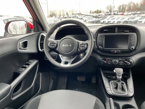 Used 2025 Kia Soul LX w/ LX Technology Package image 32