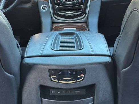 Used 2019 Cadillac Escalade ESV Luxury w/ LPO, Radiant Package AWD/4WD image 30