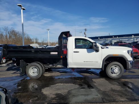 New 2025 GMC Sierra 3500 Pro w/ Convenience Package image 3
