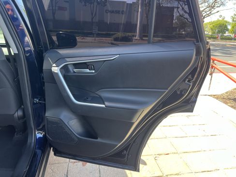 Used 2021 Toyota RAV4 XLE image 33