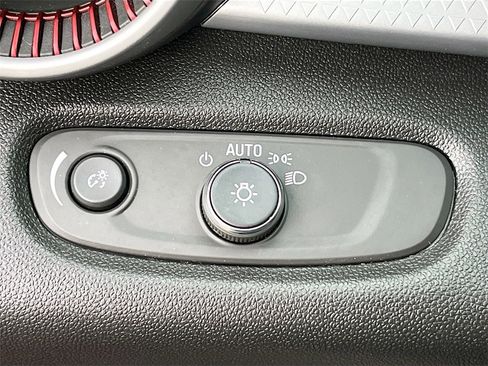 Used 2025 Chevrolet Trax RS w/ Driver Confidence Package image 10