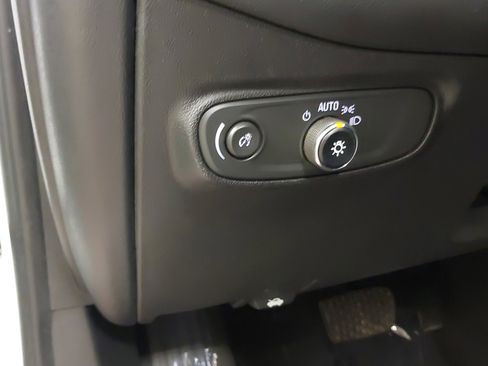 Used 2018 Chevrolet Equinox LT FWD image 31