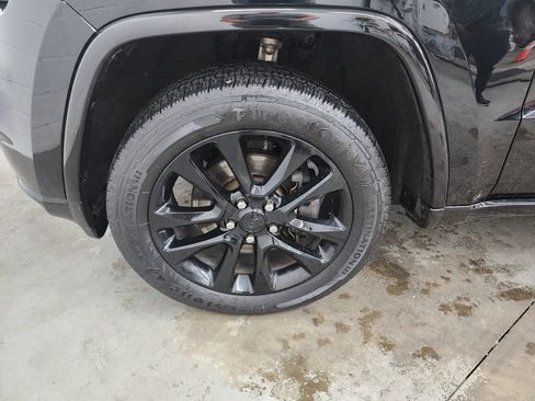 Used 2021 Jeep Grand Cherokee Laredo X AWD/4WD image 37