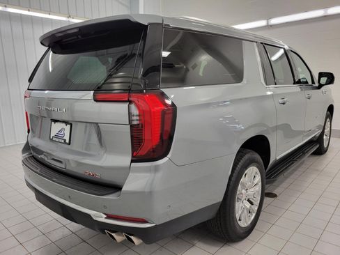 Used 2025 GMC Yukon XL Denali AWD/4WD image 19