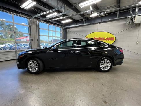 Used 2023 Chevrolet Malibu LT image 2