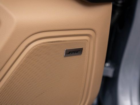 Certified 2025 Porsche Macan image 15