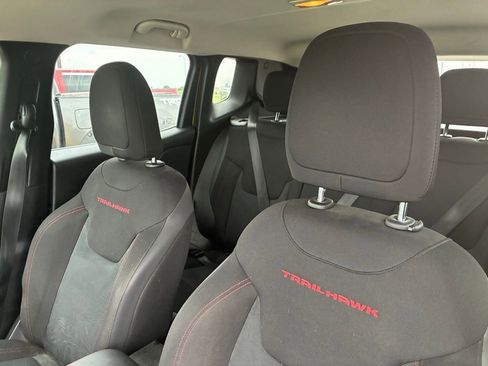 Used 2016 Jeep Renegade Trailhawk AWD/4WD image 21