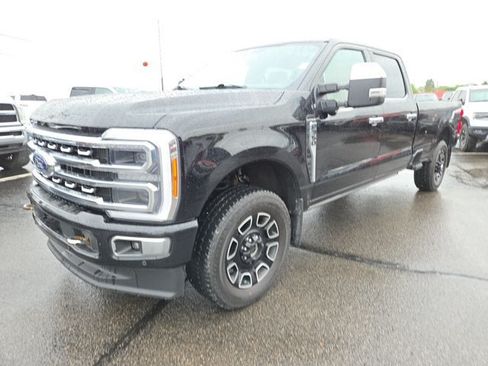 Used 2023 Ford F350 Platinum AWD/4WD image 2