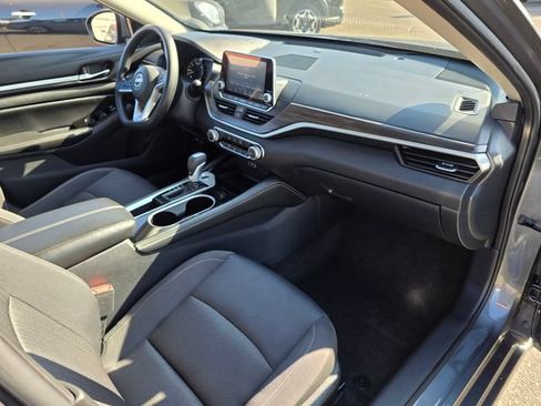 Used 2023 Nissan Altima 2.5 SV FWD image 9