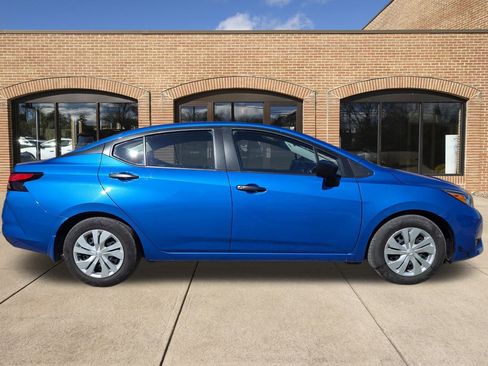 Used 2024 Nissan Versa S w/ Trunk Package image 2