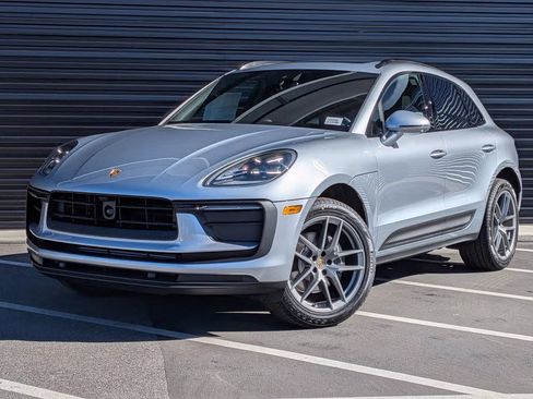 Certified 2026 Porsche Macan AWD/4WD image 1