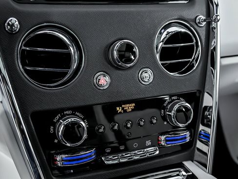 Used 2020 Rolls-Royce Cullinan image 36