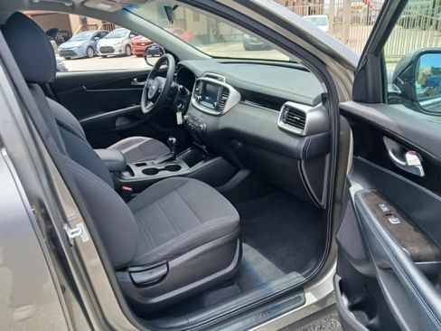 Used 2018 Kia Sorento FWD image 10
