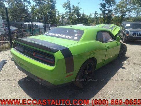 Used 2017 Dodge Challenger SXT image 2