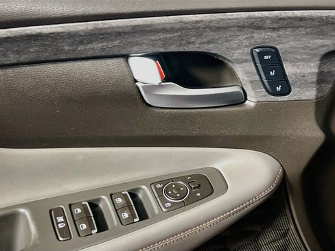 Used 2020 Hyundai Santa Fe Limited FWD image 16