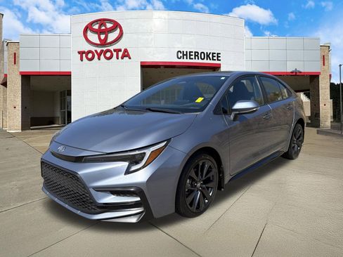 Used 2025 Toyota Corolla SE w/ Convenience Package image 1