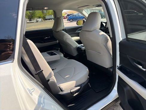 Used 2025 Toyota Grand Highlander AWD Hybrid image 18