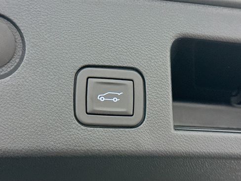 Used 2025 Chevrolet Equinox LT w/ Convenience Package II image 31