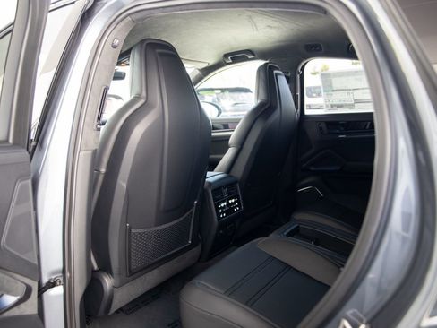 New 2026 Porsche Cayenne Turbo GT AWD/4WD image 20