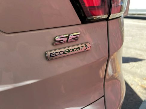 Used 2018 Ford Escape SE FWD image 15